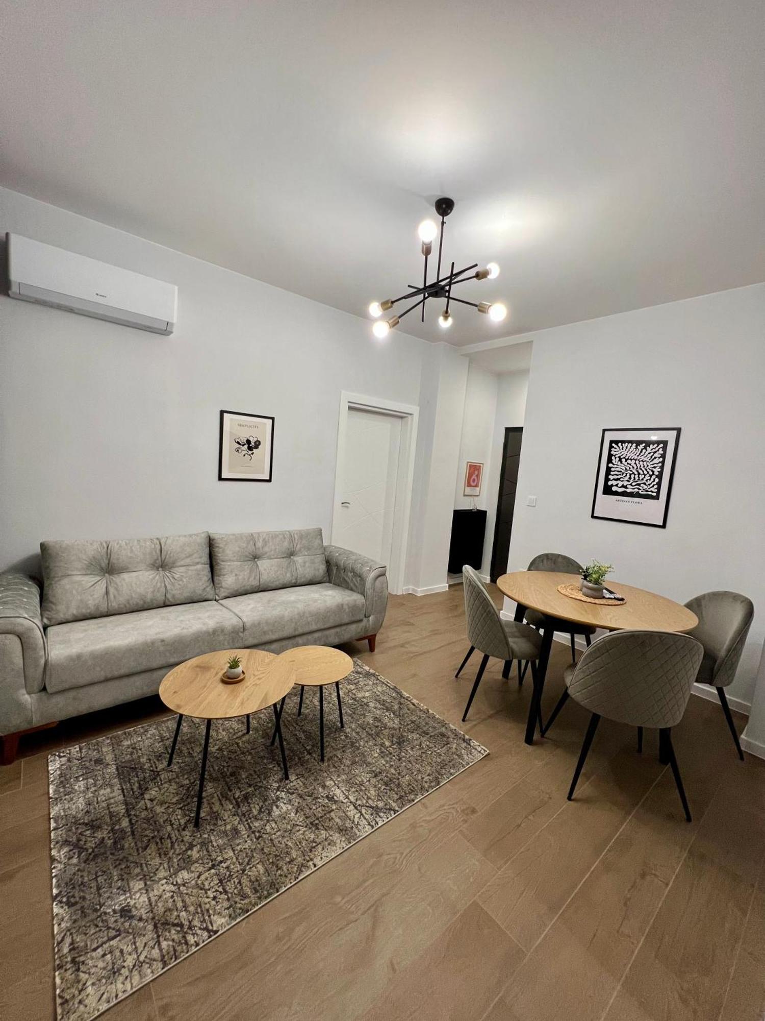 Vanquish Central Apartment Varna Buitenkant foto