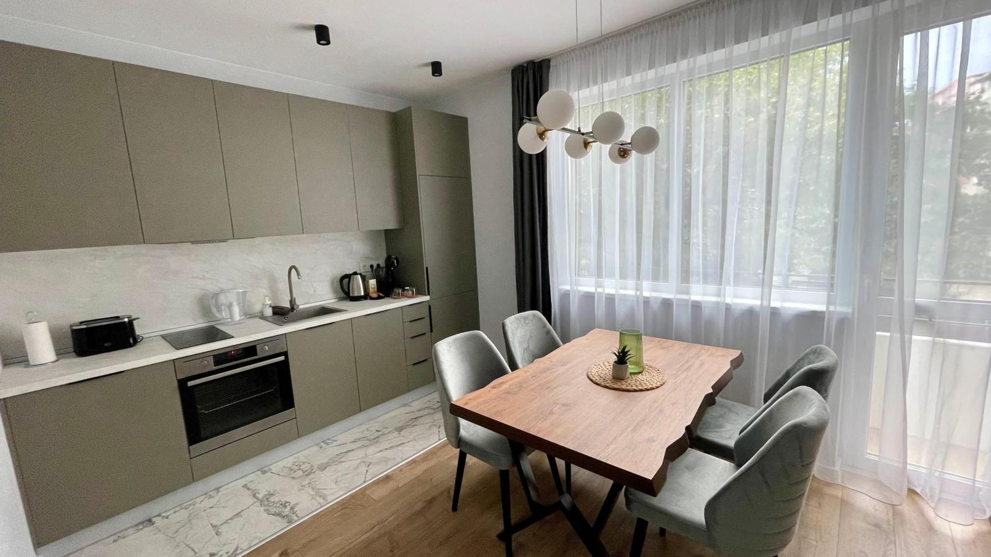 Vanquish Central Apartment Varna Buitenkant foto